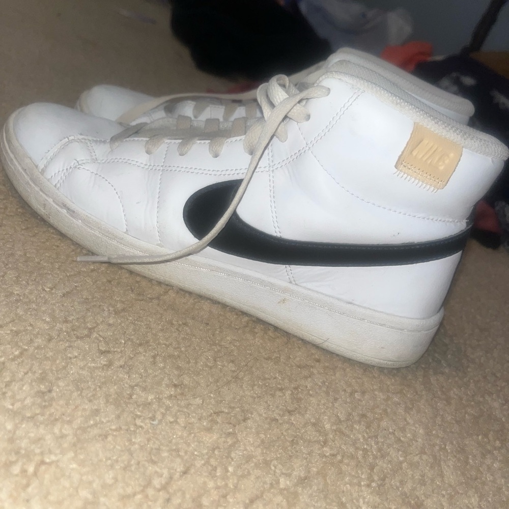 Nike White and Black High-Tops